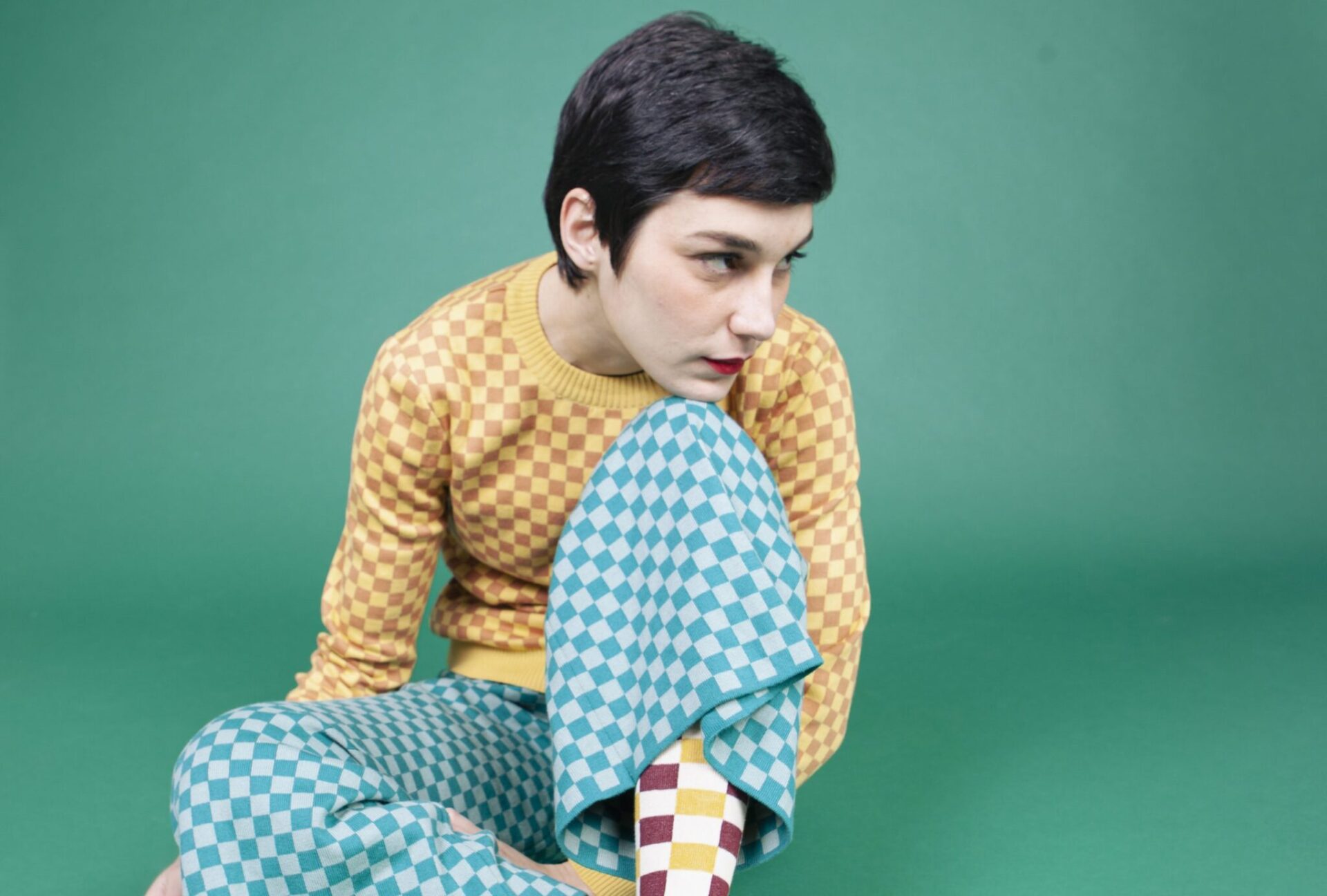 Más allá de las tendencias moda 2024: La ética detrás de nuestras prendas