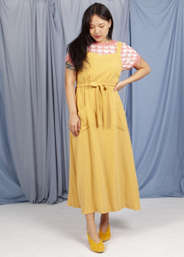 vestido delantal mostaza - Imagen 3