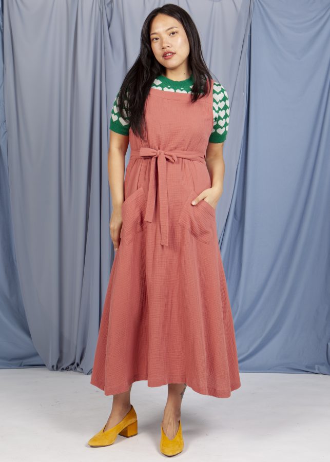 vestido delantal terracota
