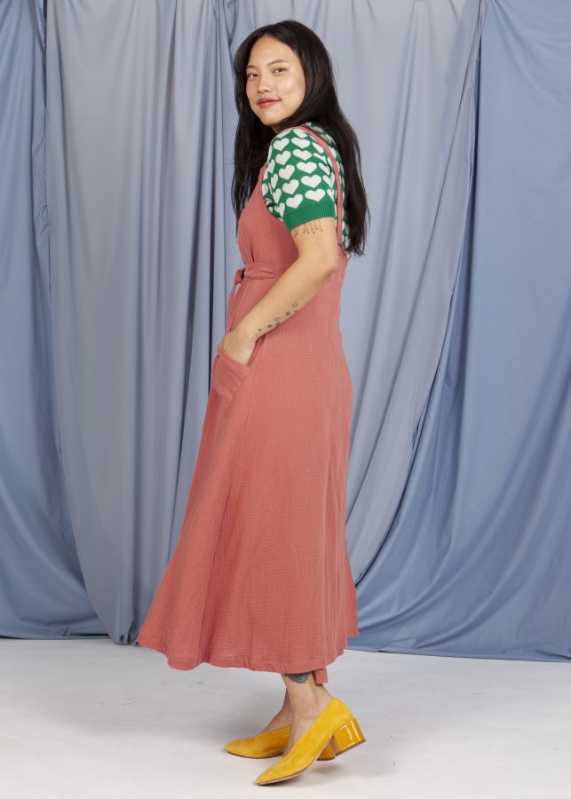 vestido delantal terracota - Imagen 2