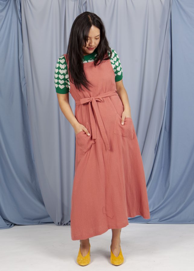 vestido delantal terracota - Imagen 4