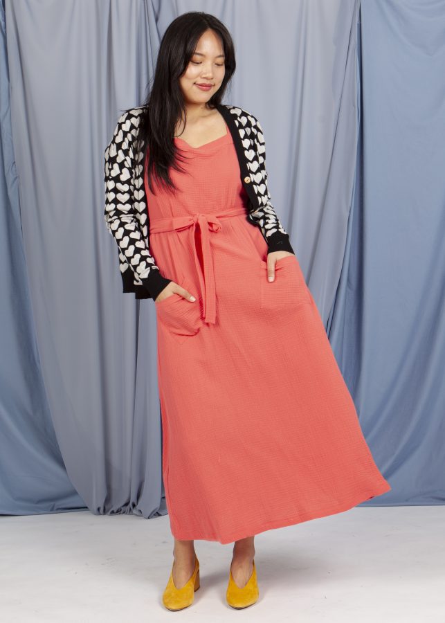 vestido delantal coral