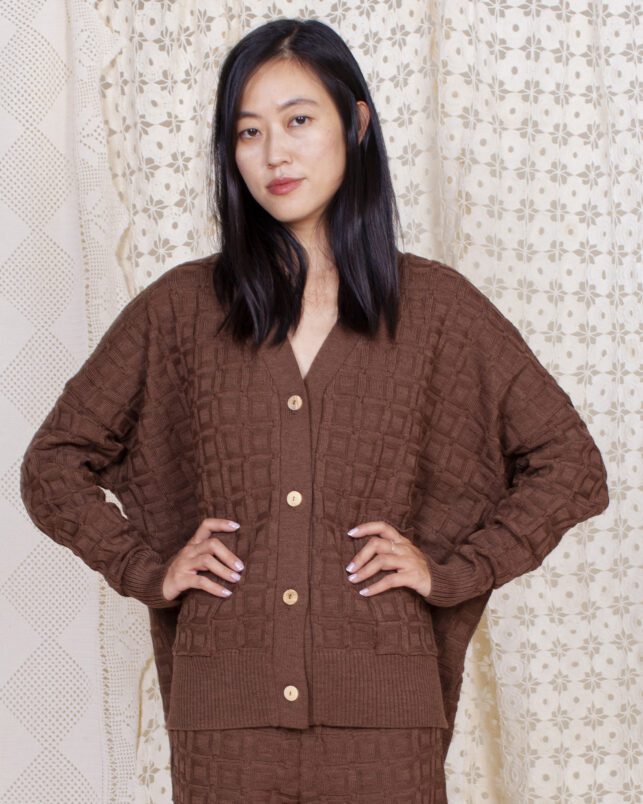 cardigan sencillo chocolate - Imagen 2
