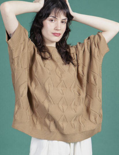TOP HOJAS CAMEL