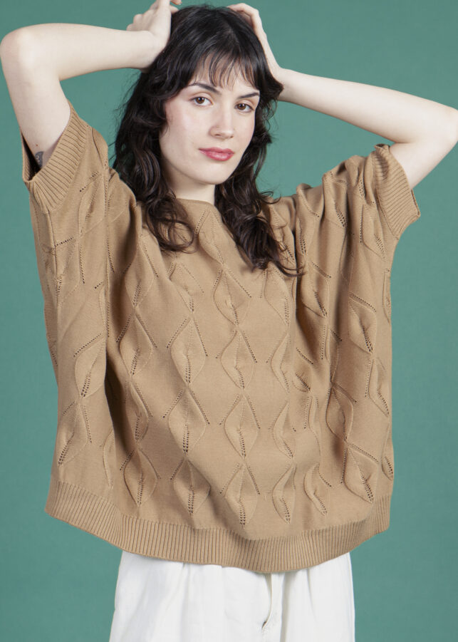 TOP HOJAS CAMEL