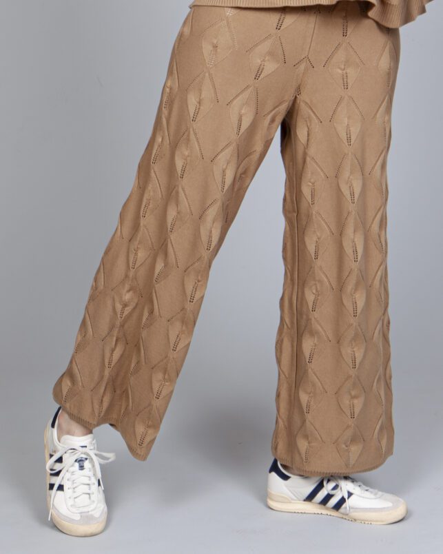 PANTALÓN HOJAS CAMEL - Imagen 3