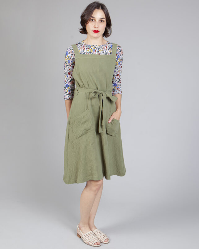 vestido delantal oliva - Imagen 3