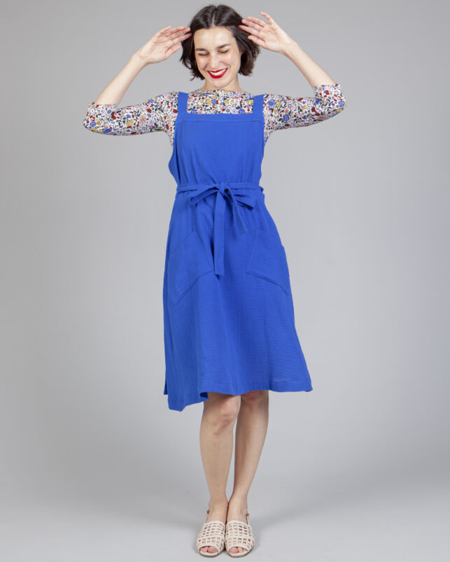 vestido delantal tinta