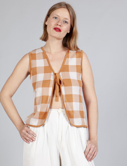 CHALECO VICHY CARAMELO