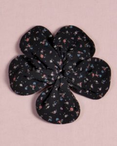 scrunchie flores negro