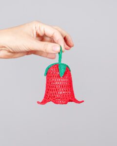 campanilla crochet red