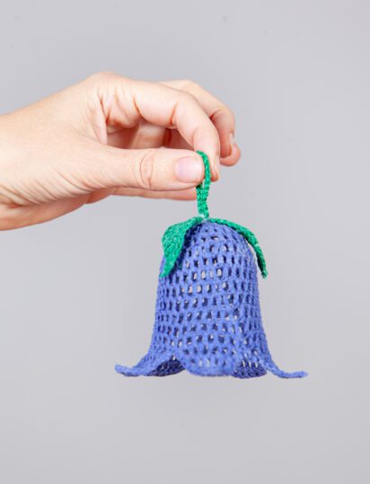 campanilla crochet azul