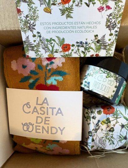 Caja regalo con Calcetines, Champú Sólido y Crema Facial