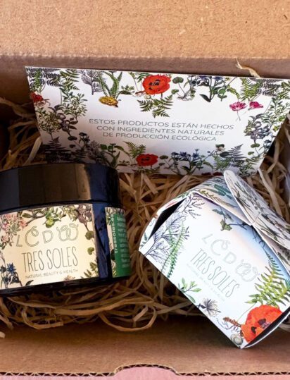 caja regalo con crema facial y champú sólido