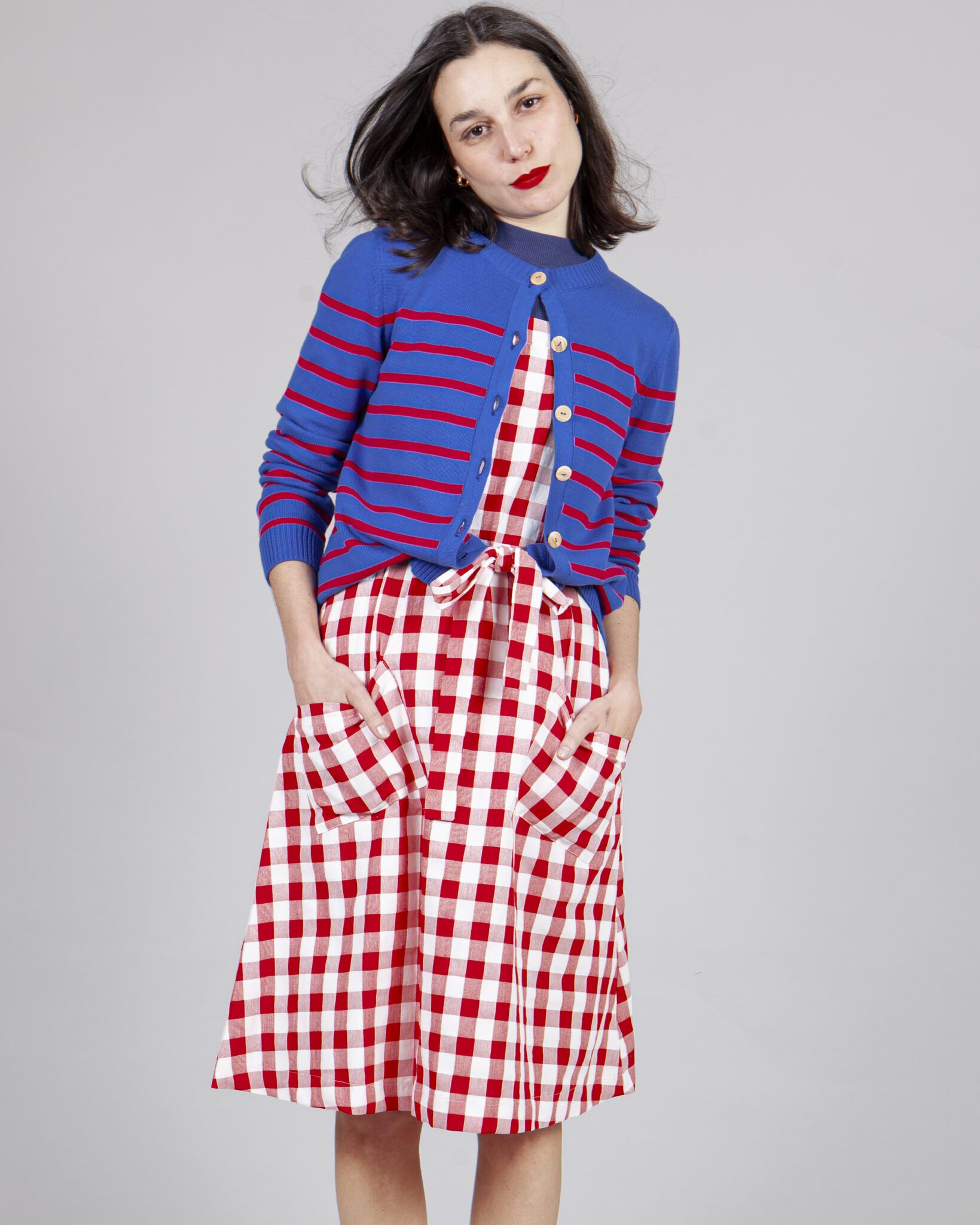 vestido delantal vichy rojo - Imagen 3